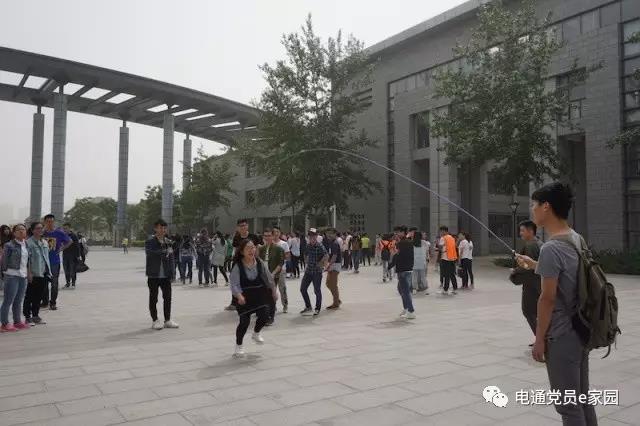 跳大绳比赛